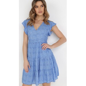 Niebieska sukienka born2be z krótkim rękawem z tkaniny trapezowa