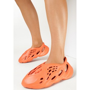Pomarańczowe buty sportowe born2be sznurowane z płaską podeszwą