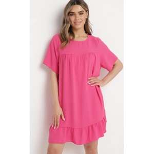 Różowa sukienka born2be w stylu casual mini z krótkim rękawem