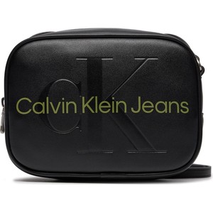 Torebka Calvin Klein na ramię matowa w młodzieżowym stylu
