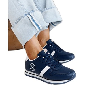 Granatowe buty sportowe Cross Jeans sznurowane w sportowym stylu z płaską podeszwą