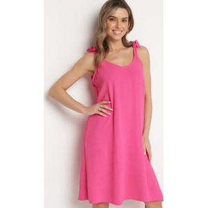Różowa sukienka born2be w stylu casual na ramiączkach prosta