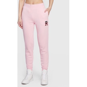 Różowe spodnie sportowe Tommy Hilfiger w sportowym stylu