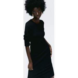 Czarna sukienka H & M prosta z okrągłym dekoltem z dżerseju