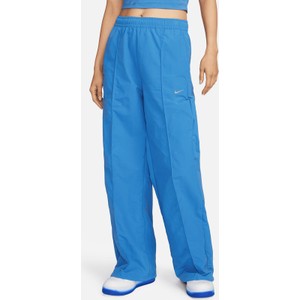 Niebieskie spodnie Nike w sportowym stylu z tkaniny