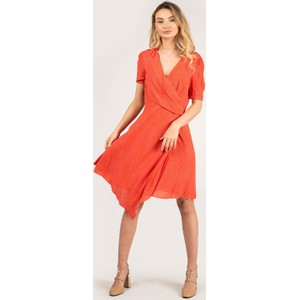 Czerwona sukienka ubierzsie.com z krótkim rękawem mini