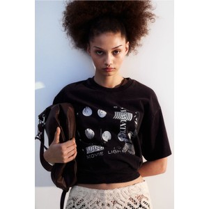 Czarna bluzka H & M z okrągłym dekoltem z nadrukiem z krótkim rękawem