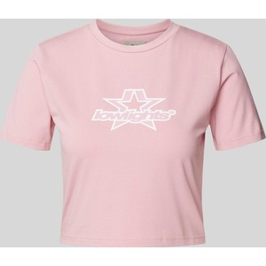 Różowa bluzka Low Lights Studios z krótkim rękawem z okrągłym dekoltem w młodzieżowym stylu