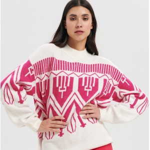 Różowy sweter Sinsay w bożonarodzeniowy wzór