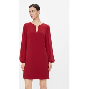 Czerwona sukienka Rinascimento z długim rękawem prosta mini