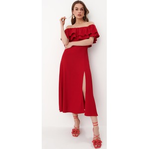 Czerwona sukienka Mohito midi hiszpanka z krótkim rękawem
