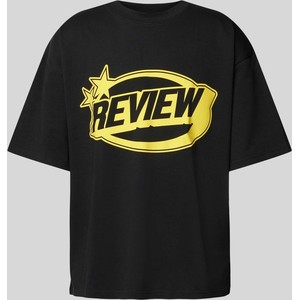 T-shirt Review w młodzieżowym stylu