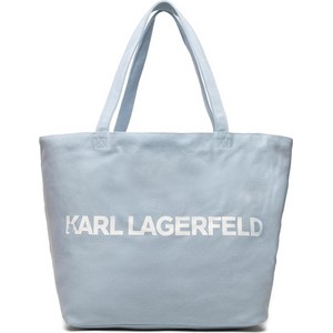 Niebieska torebka Karl Lagerfeld w młodzieżowym stylu