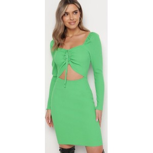 Zielona sukienka born2be mini z długim rękawem w stylu casual