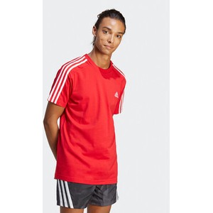 Czerwony t-shirt Adidas z dżerseju w sportowym stylu