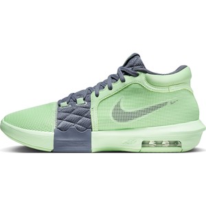 Zielone buty sportowe Nike w sportowym stylu