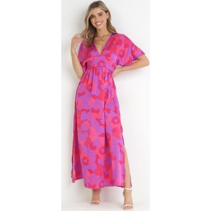 Różowa sukienka born2be z dekoltem w kształcie litery v maxi z krótkim rękawem