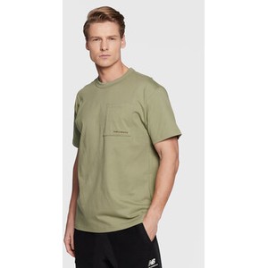 Zielony t-shirt New Balance w sportowym stylu z krótkim rękawem