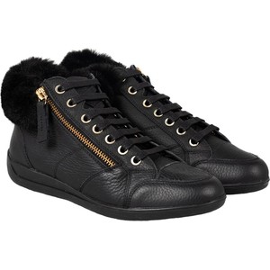 Czarne buty sportowe Geox sznurowane z płaską podeszwą w sportowym stylu