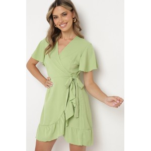 Zielona sukienka born2be w stylu casual kopertowa mini