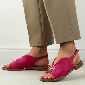 Czerwone sandały S.Barski z klamrami z płaską podeszwą