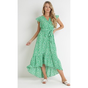 Zielona sukienka born2be z asymetrycznym dekoltem z krótkim rękawem midi