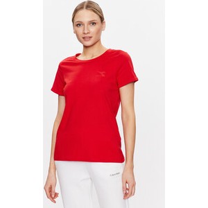 Czerwony t-shirt Diadora z krótkim rękawem w stylu casual