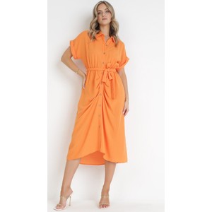 Pomarańczowa sukienka born2be koszulowa