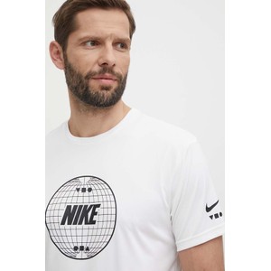 T-shirt Nike z krótkim rękawem w młodzieżowym stylu z nadrukiem