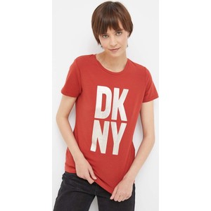 T-shirt DKNY w młodzieżowym stylu z dzianiny