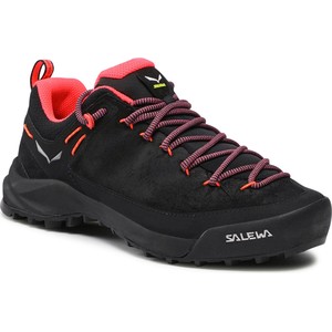 Czarne buty trekkingowe Salewa sznurowane z płaską podeszwą