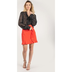 Czerwona spódnica ubierzsie.com w stylu casual mini z tkaniny