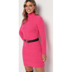 Różowa sukienka born2be mini z długim rękawem z golfem