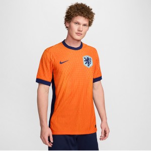 Pomarańczowy t-shirt Nike z krótkim rękawem w sportowym stylu