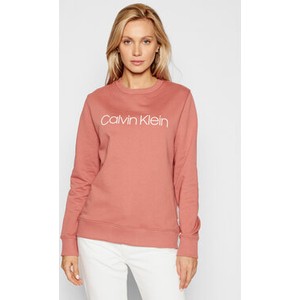 Różowa bluza Calvin Klein w młodzieżowym stylu z bawełny