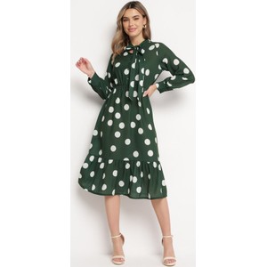 Zielona sukienka born2be z długim rękawem w stylu retro midi