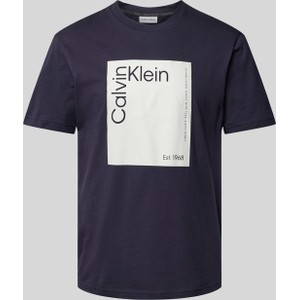 T-shirt Calvin Klein z krótkim rękawem w młodzieżowym stylu z nadrukiem