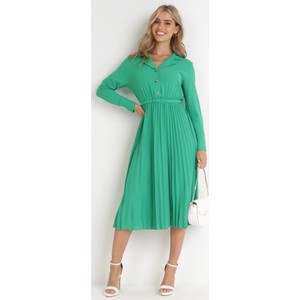 Zielona sukienka born2be z długim rękawem