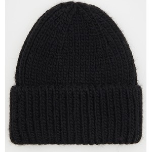 Czarna czapka Reserved
