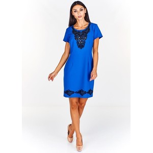 Niebieska sukienka Fokus z krótkim rękawem z tkaniny dopasowana