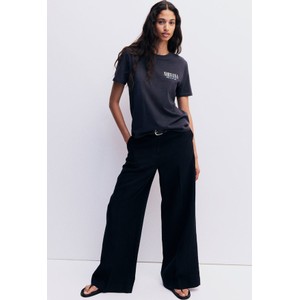 Czarny t-shirt H & M z okrągłym dekoltem z krótkim rękawem w młodzieżowym stylu