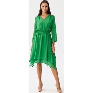Zielona sukienka Stylove asymetryczna z dekoltem w kształcie litery v z szyfonu