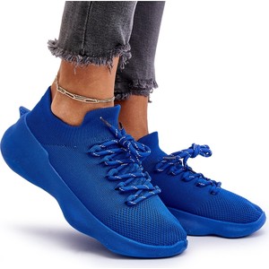 Niebieskie buty sportowe ButyModne z płaską podeszwą w sportowym stylu