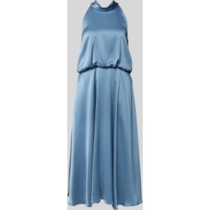 Niebieska sukienka V By Vera Mont bez rękawów