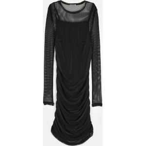 Czarna sukienka Gate z długim rękawem w stylu casual prosta