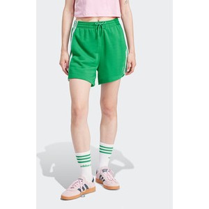 Zielone szorty Adidas w sportowym stylu