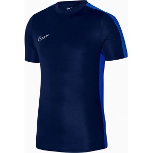 Granatowy t-shirt Nike w sportowym stylu