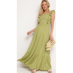 Zielona sukienka born2be z dekoltem w kształcie litery v w stylu klasycznym