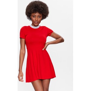 Czerwona sukienka Tommy Jeans z krótkim rękawem mini z okrągłym dekoltem