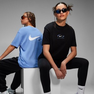 Czarny t-shirt Nike w sportowym stylu z okrągłym dekoltem